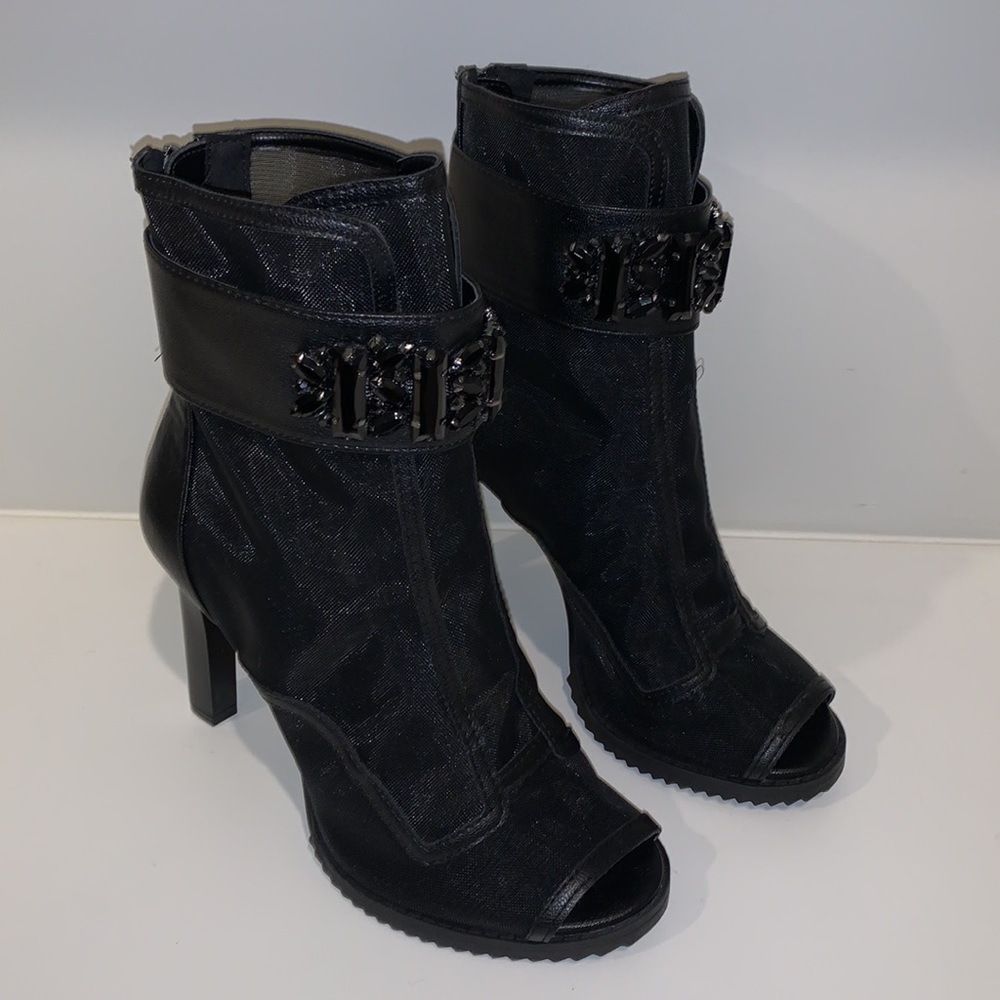 KARL LAGERFELD PARIS Blayze Lug Sole Booties - Picture 4 of 13